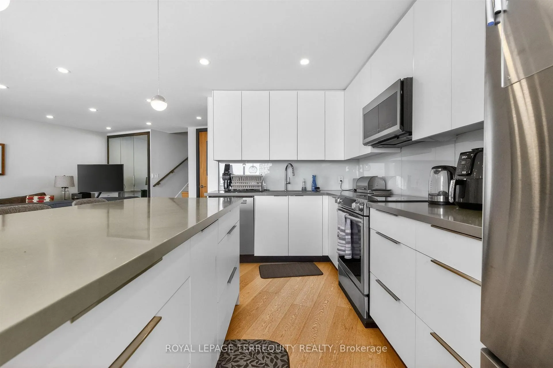 Photo 19 of Unit 2432, 33 Harbour Square, Toronto, Waterfront Communities — HOMEH