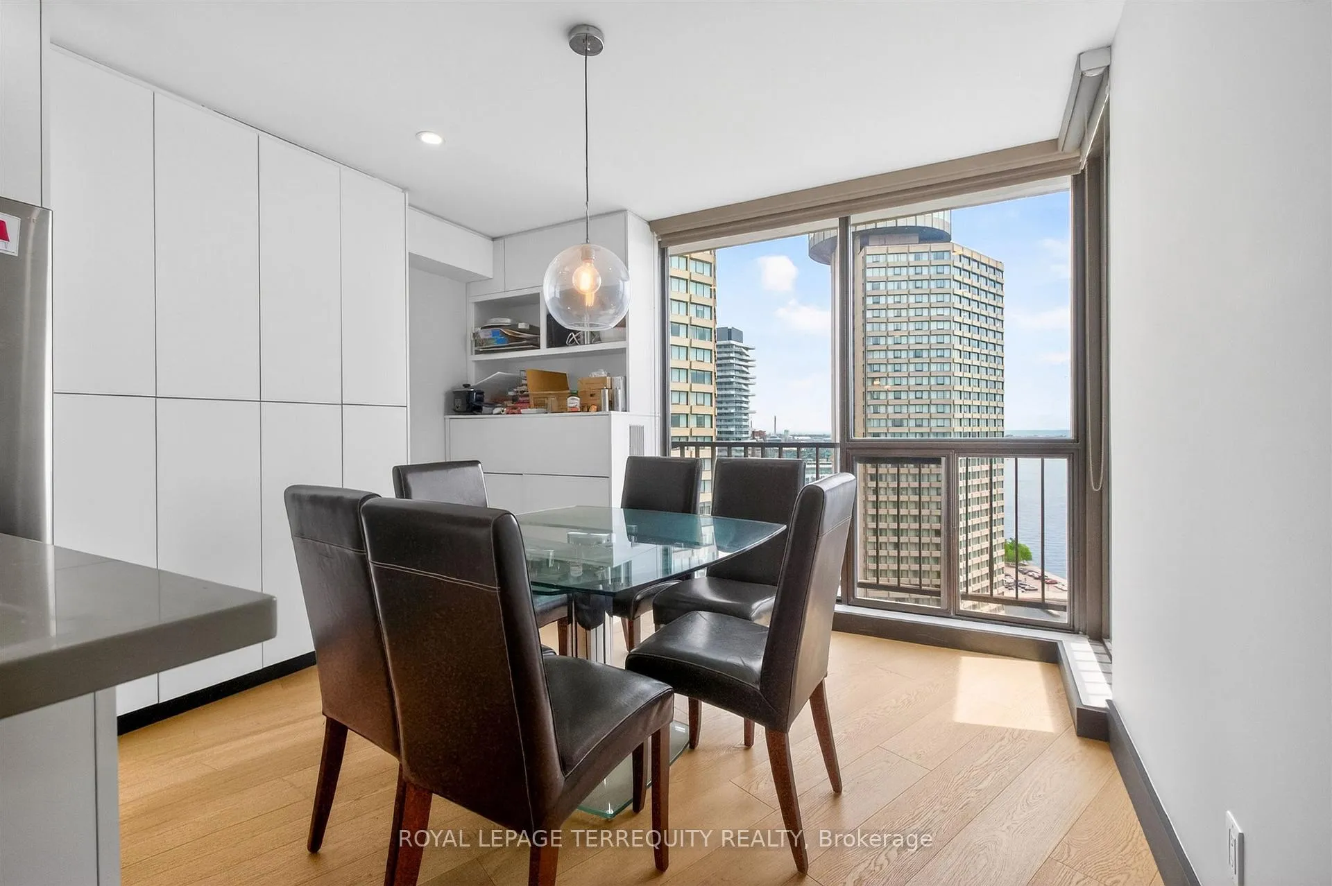 Photo 21 of Unit 2432, 33 Harbour Square, Toronto, Waterfront Communities — HOMEH