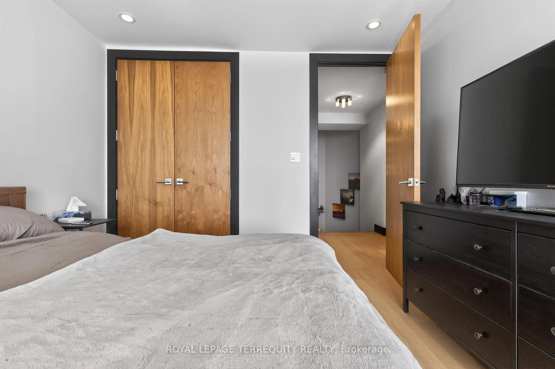 Photo 31 of Unit 2432, 33 Harbour Square, Toronto, Waterfront Communities — HOMEH