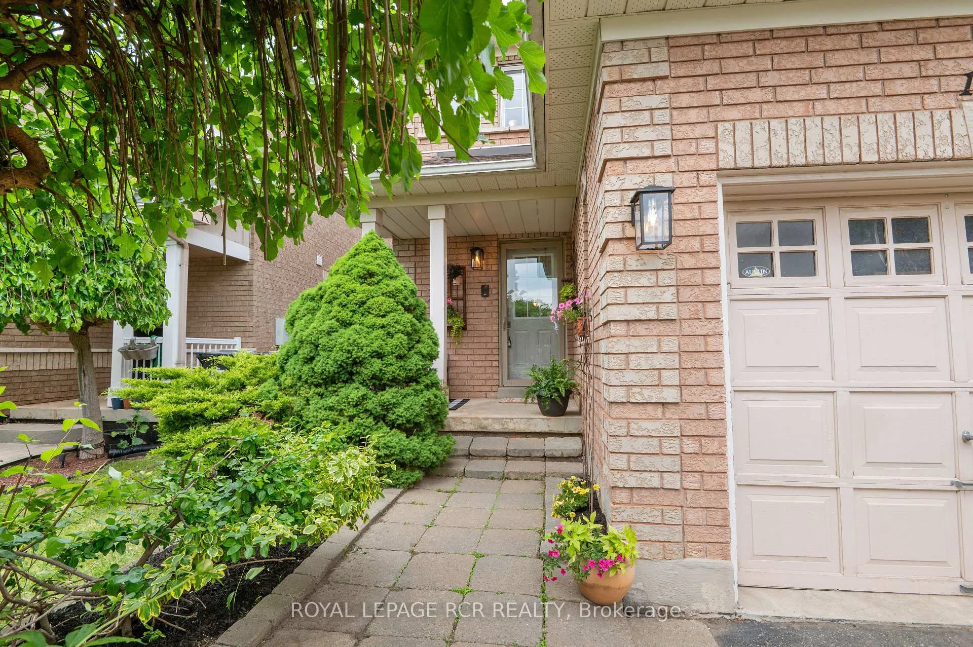Photo 2 of 13 Twin Pines Crescent, Brampton, Northwest Sandalwood Parkway — HOMEH
