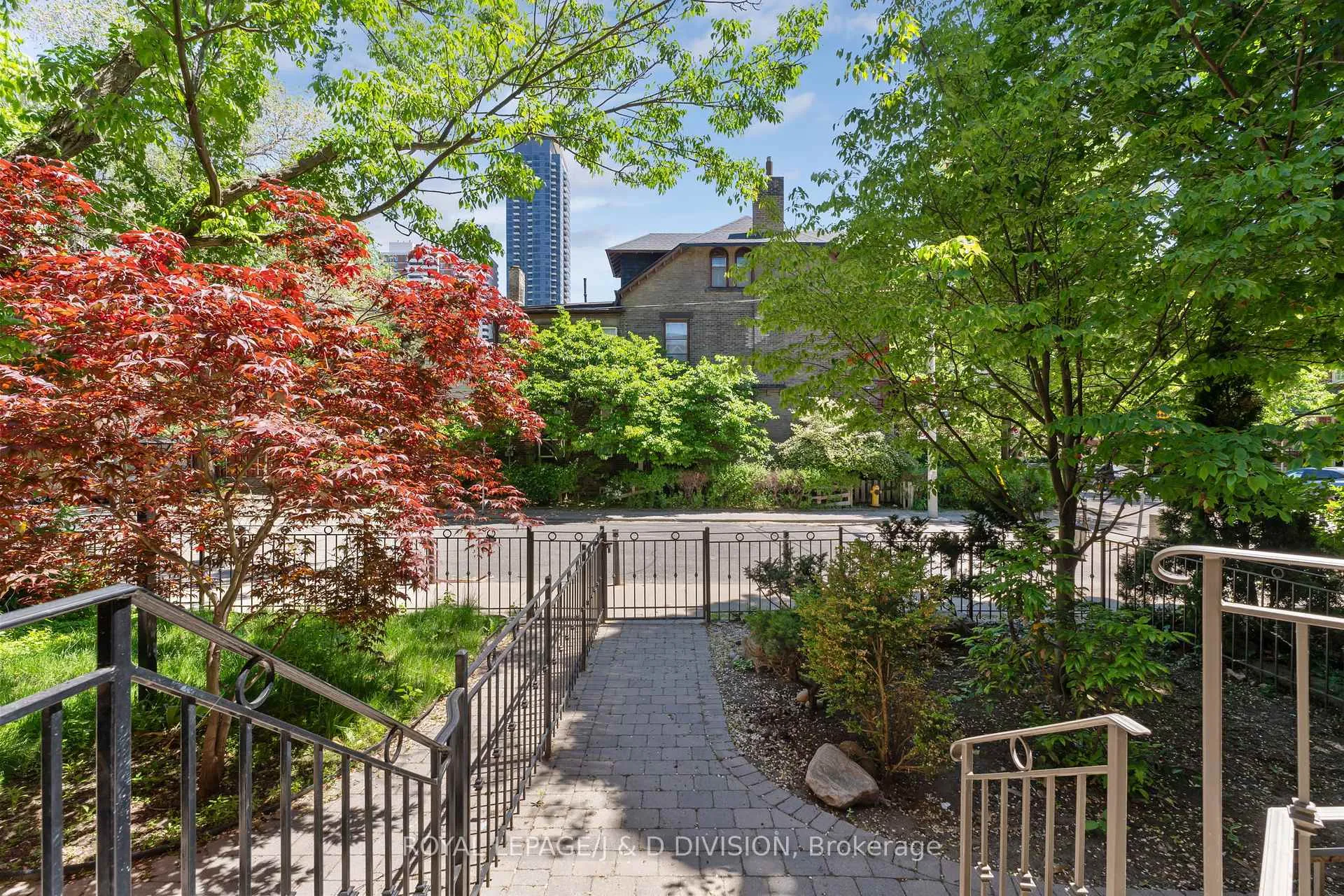Photo 2 of 6 Huntley Street, Toronto, North St. James Town — HOMEH