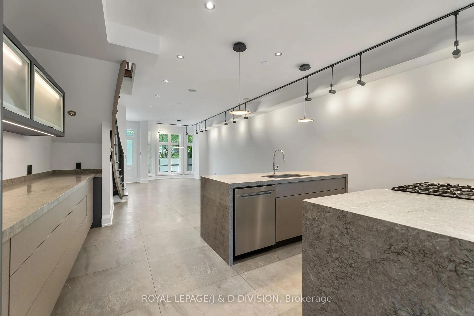 Photo 11 of 6 Huntley Street, Toronto, North St. James Town — HOMEH