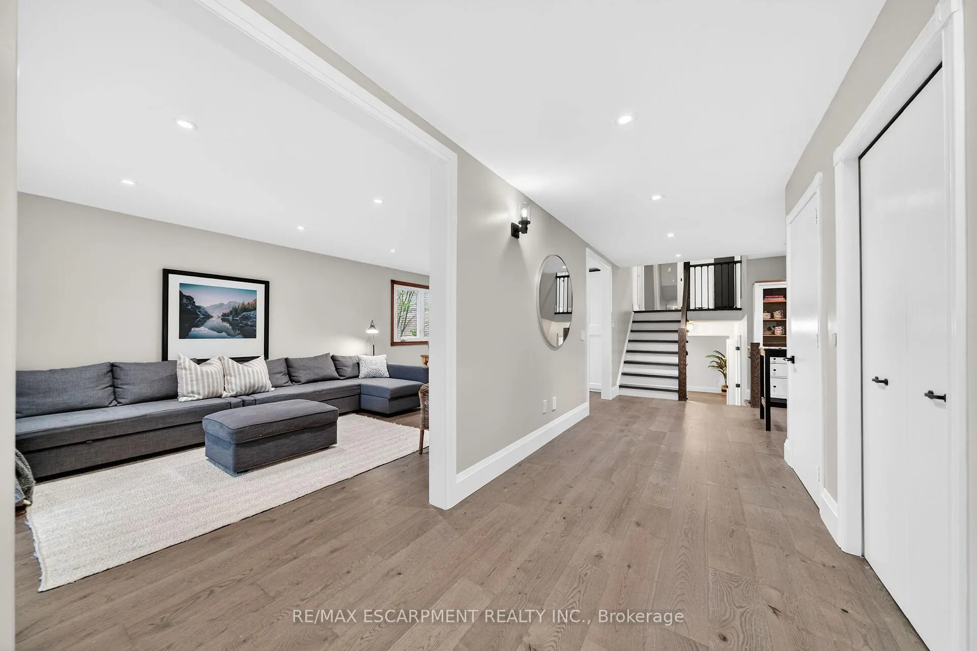 Photo 5 of 51 President Drive, Hamilton, Stoney Creek — HOMEH