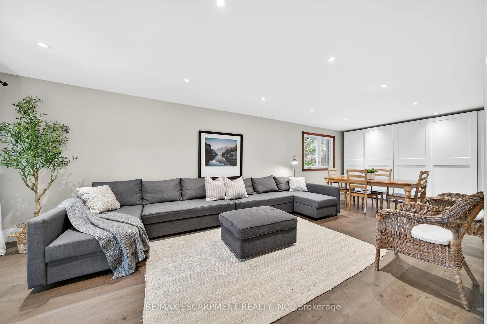 Photo 6 of 51 President Drive, Hamilton, Stoney Creek — HOMEH