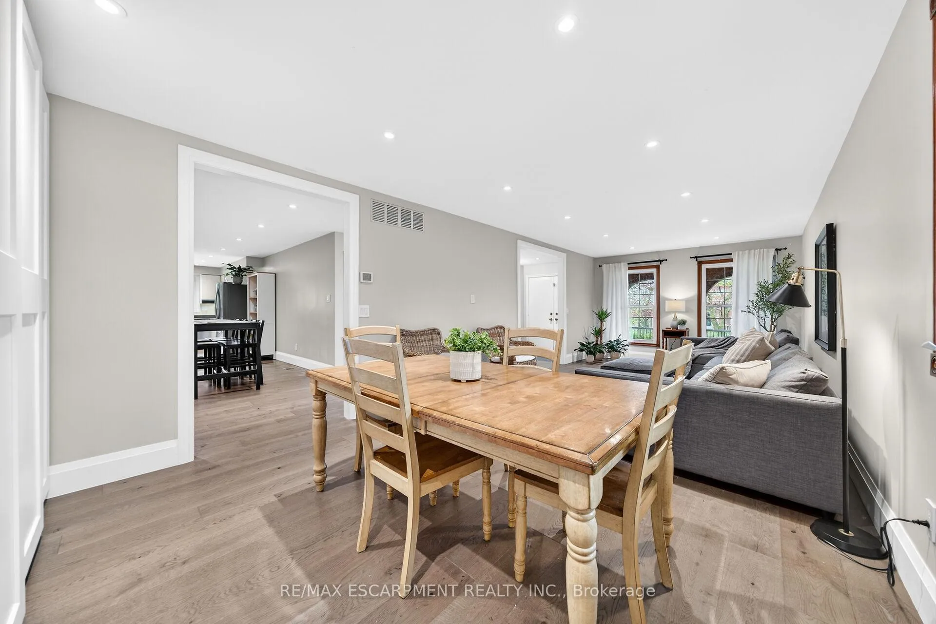 Photo 9 of 51 President Drive, Hamilton, Stoney Creek — HOMEH