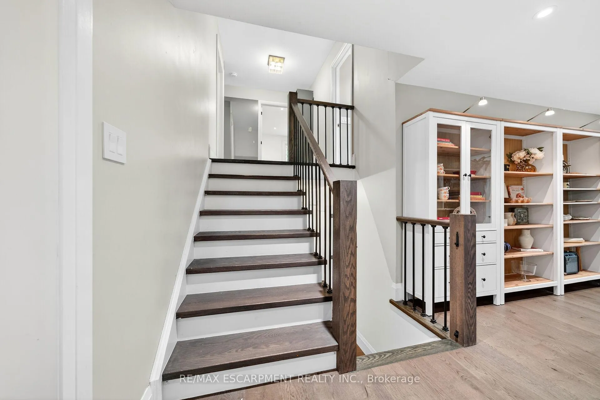 Photo 11 of 51 President Drive, Hamilton, Stoney Creek — HOMEH