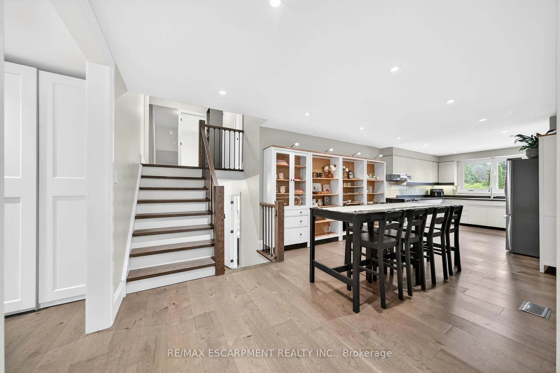 Photo 12 of 51 President Drive, Hamilton, Stoney Creek — HOMEH