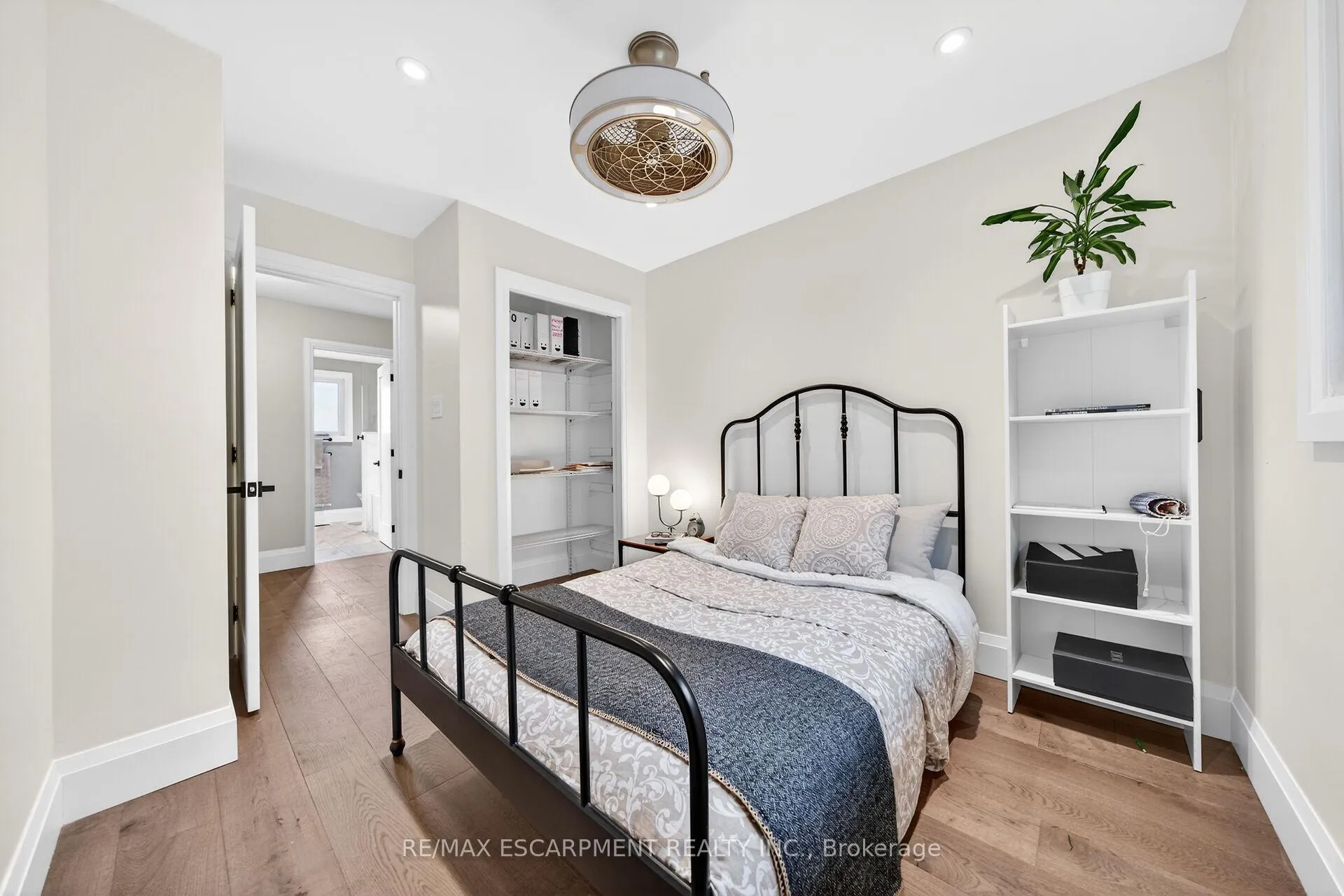 Photo 15 of 51 President Drive, Hamilton, Stoney Creek — HOMEH