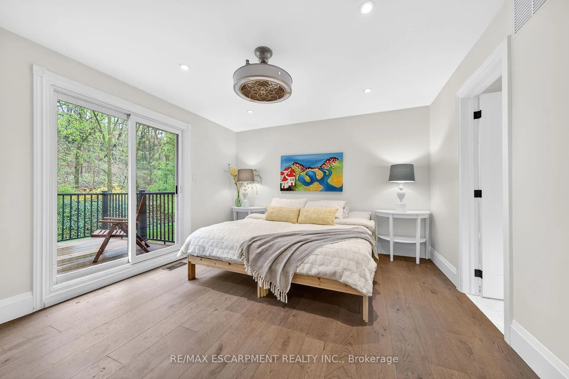 Photo 17 of 51 President Drive, Hamilton, Stoney Creek — HOMEH