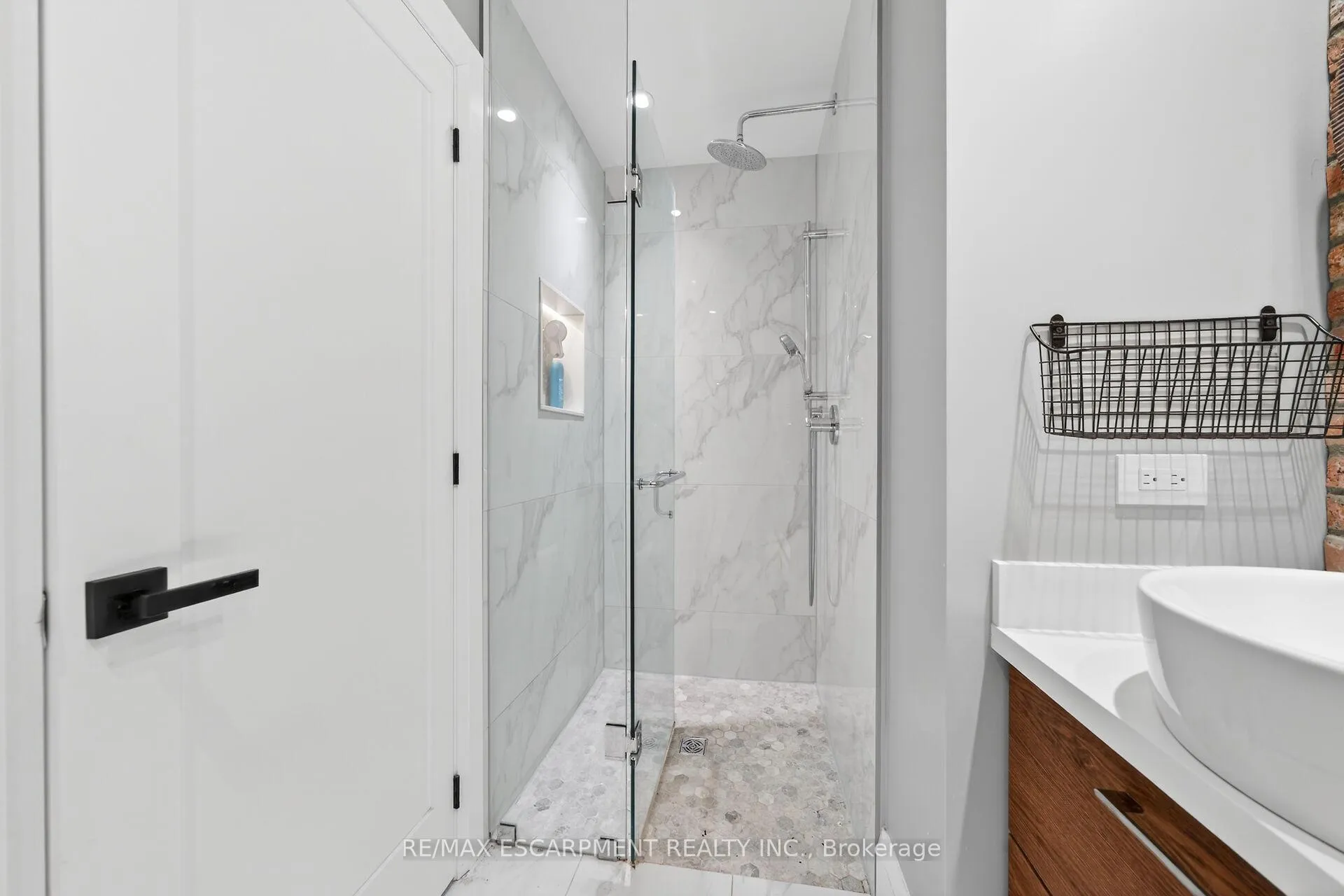 Photo 20 of 51 President Drive, Hamilton, Stoney Creek — HOMEH
