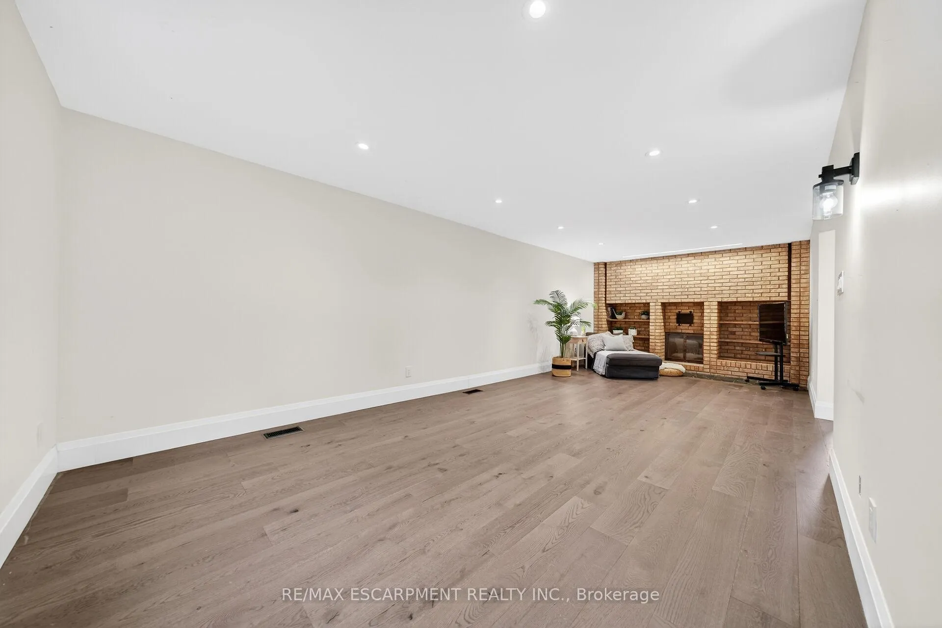 Photo 25 of 51 President Drive, Hamilton, Stoney Creek — HOMEH