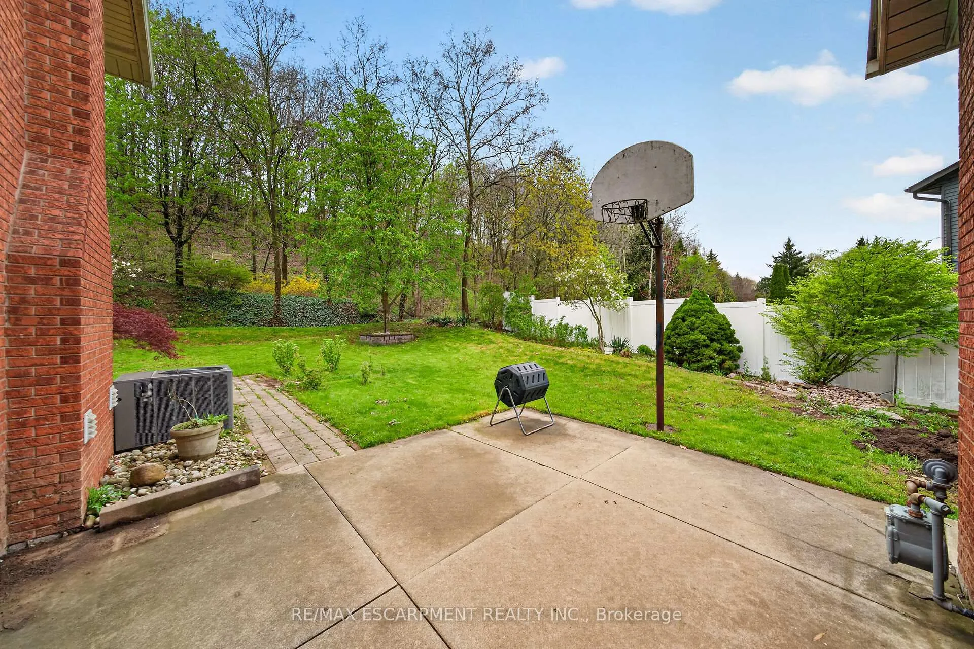 Photo 31 of 51 President Drive, Hamilton, Stoney Creek — HOMEH