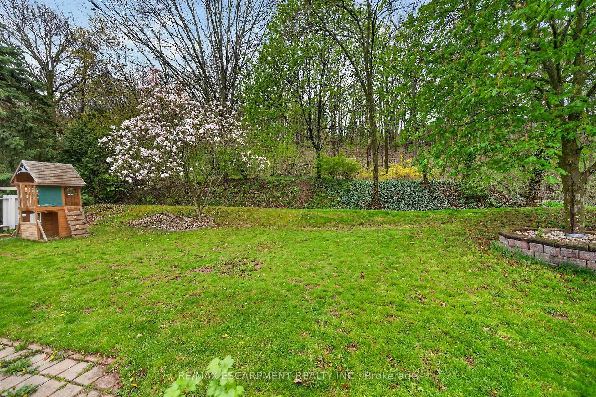 Photo 33 of 51 President Drive, Hamilton, Stoney Creek — HOMEH