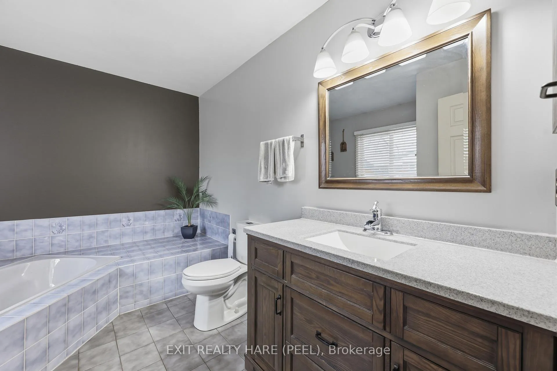 Photo 12 of 77 Lord Simcoe Drive, Brampton, Westgate — HOMEH