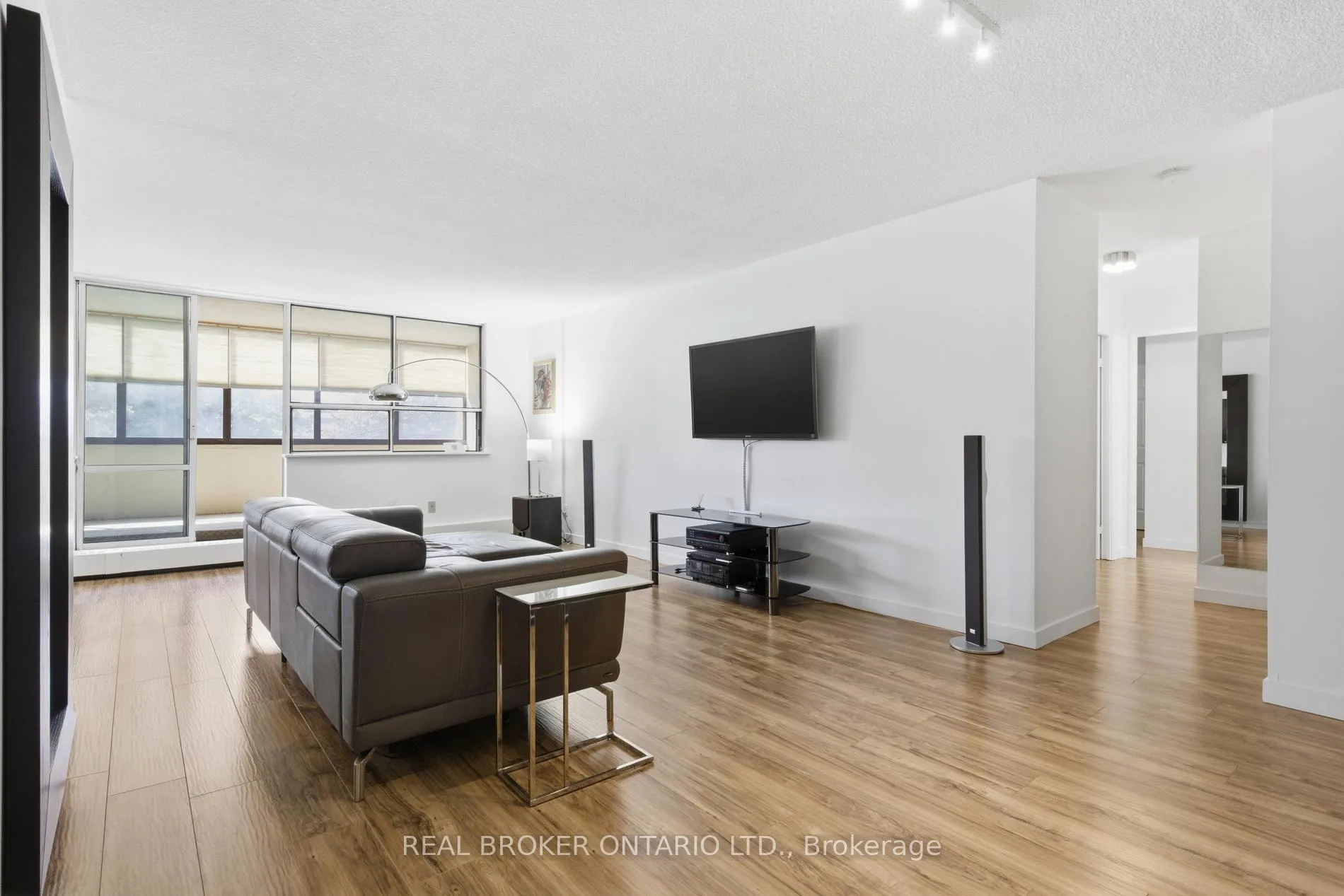 Photo 9 of Unit 402, 65 Westmount Road N, Waterloo — HOMEH