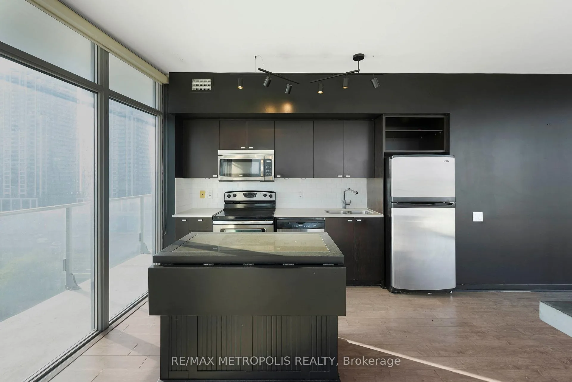 Photo 9 of Unit 1414, 103 The Queensway Avenue, Toronto, High Park-Swansea — HOMEH