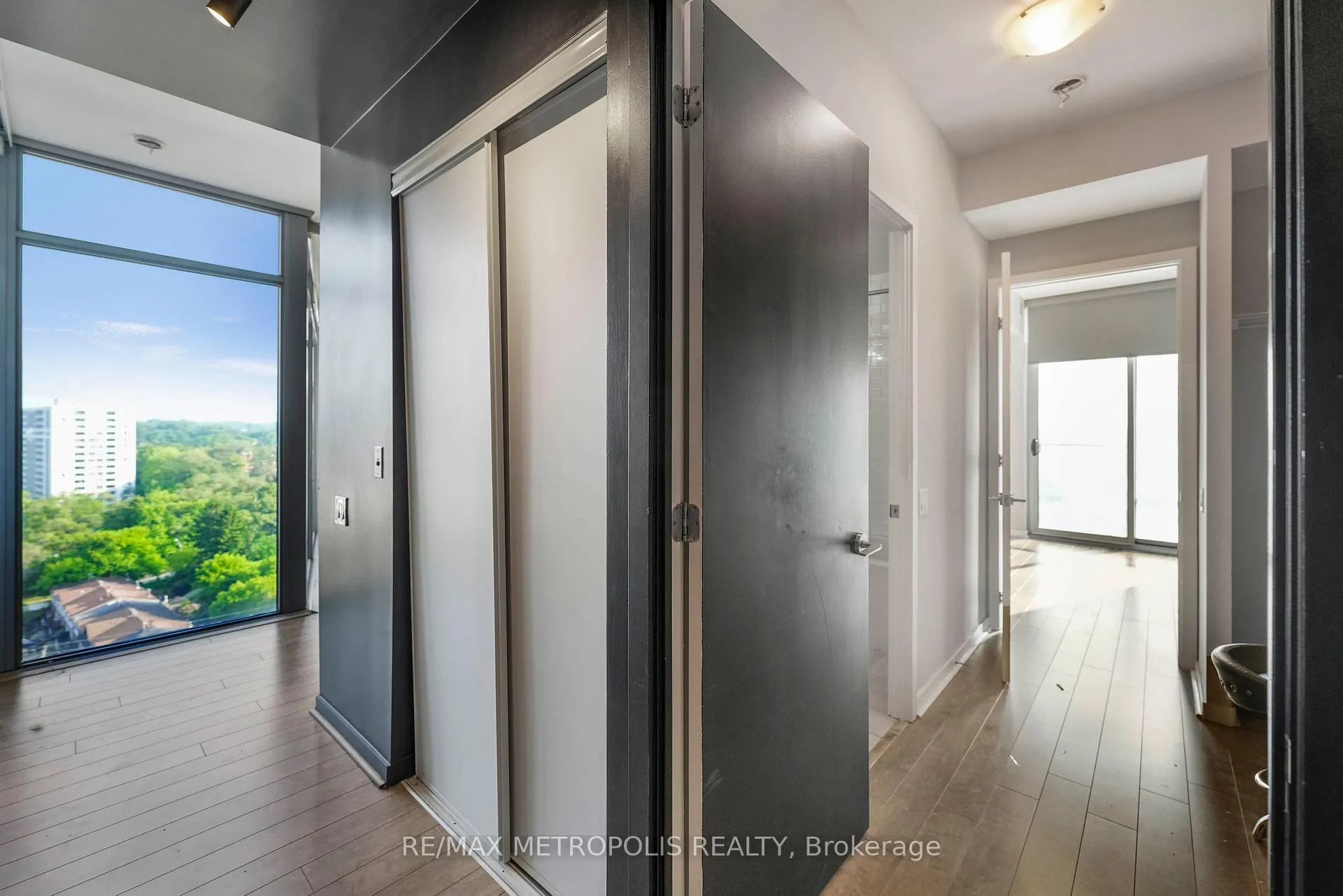 Photo 14 of Unit 1414, 103 The Queensway Avenue, Toronto, High Park-Swansea — HOMEH