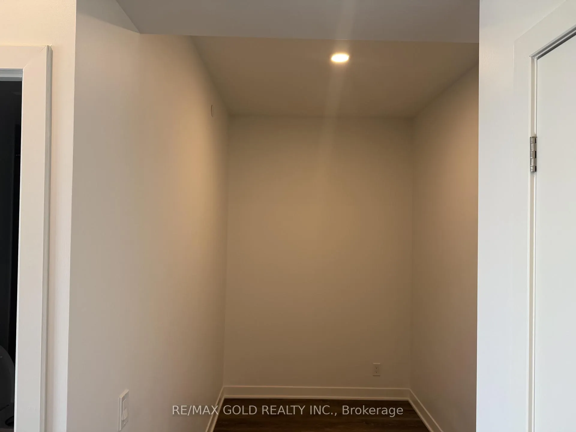 Photo 8 of Unit 610, 10 Flavelle Trail, Vaughan, Steeles West Industrial — HOMEH