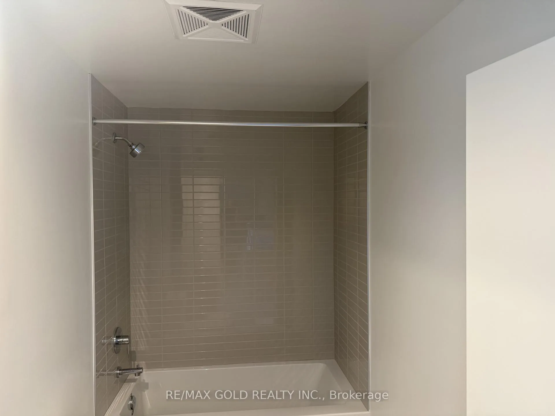 Photo 9 of Unit 610, 10 Flavelle Trail, Vaughan, Steeles West Industrial — HOMEH