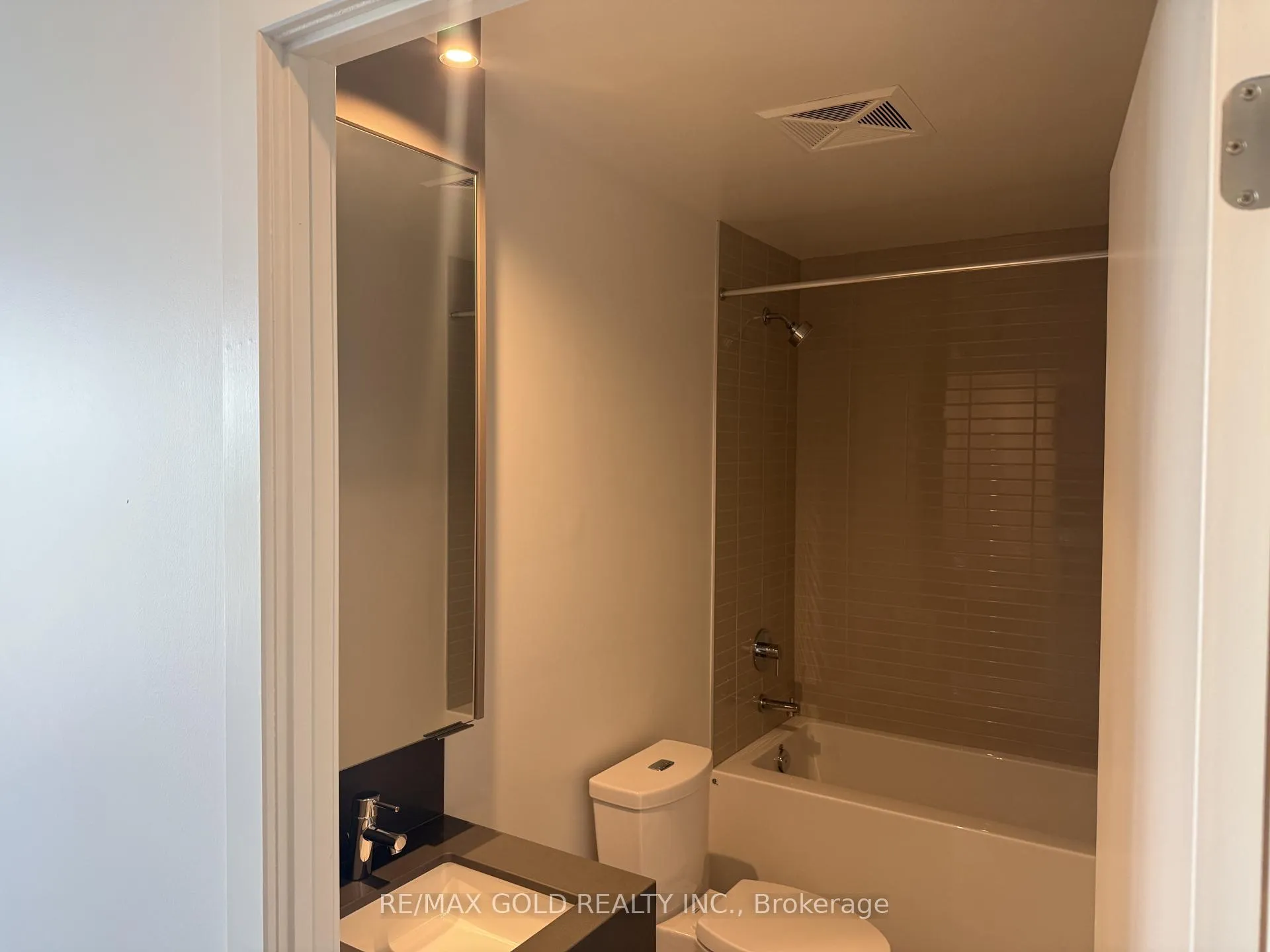 Photo 11 of Unit 610, 10 Flavelle Trail, Vaughan, Steeles West Industrial — HOMEH