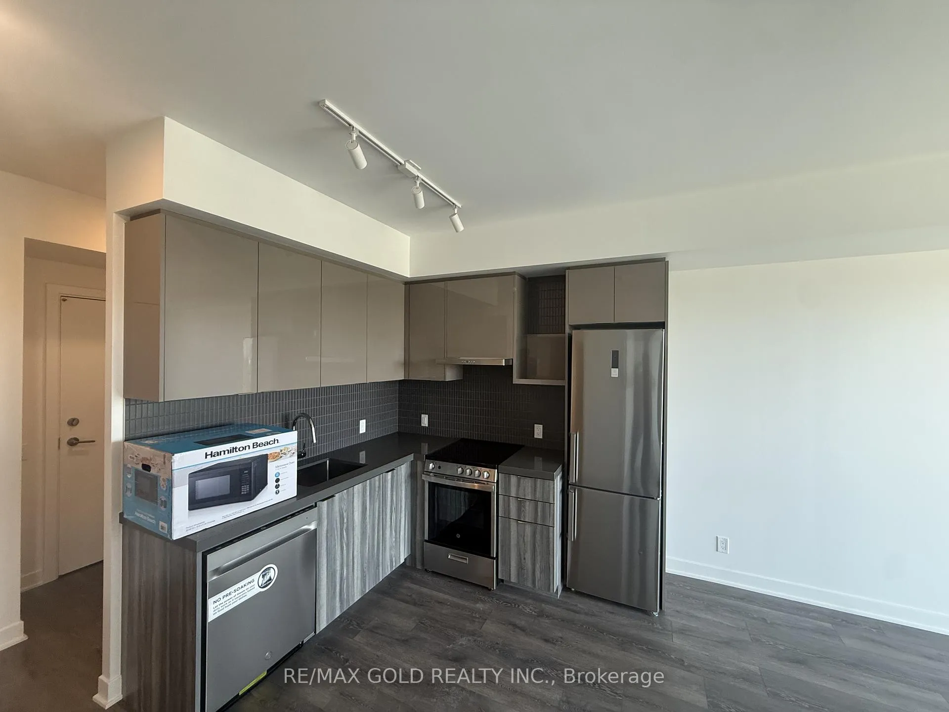 Photo 14 of Unit 610, 10 Flavelle Trail, Vaughan, Steeles West Industrial — HOMEH