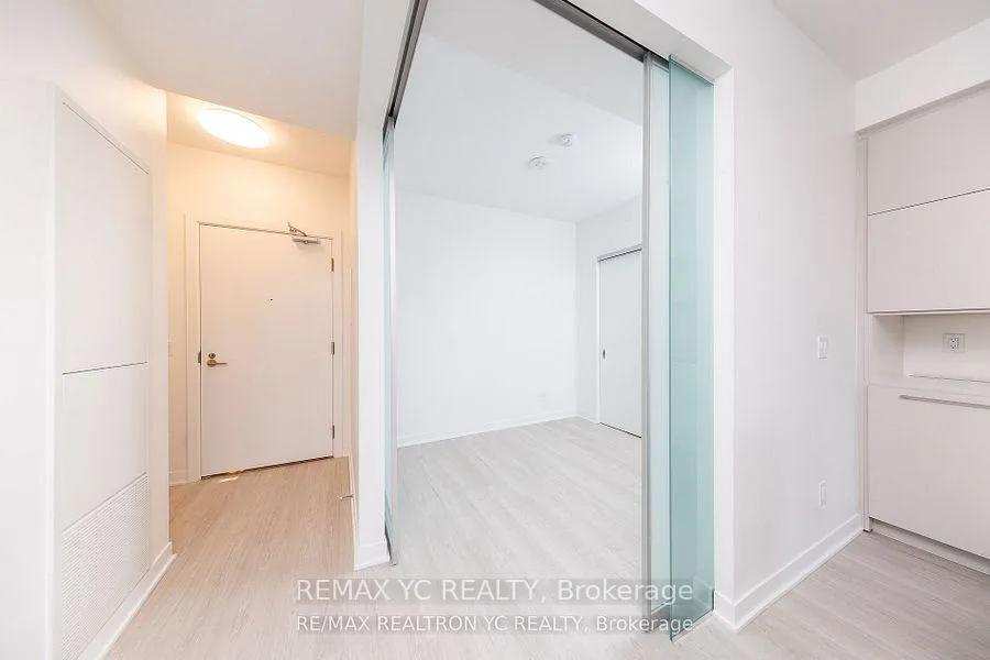 Photo 4 of Unit 805, 185 Alberta Avenue, Toronto, Oakwood Village — HOMEH