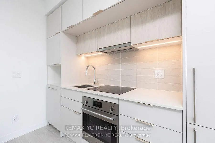 Photo 9 of Unit 805, 185 Alberta Avenue, Toronto, Oakwood Village — HOMEH