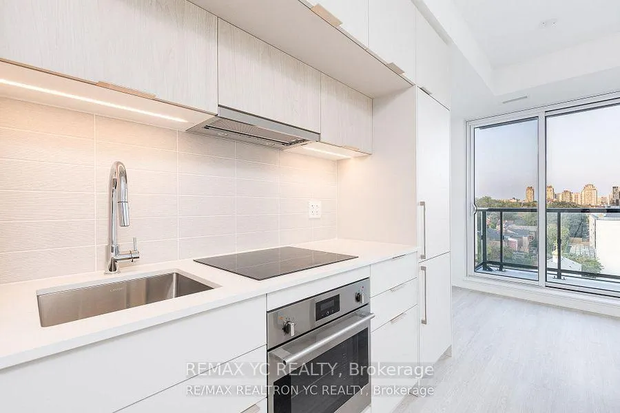 Photo 10 of Unit 805, 185 Alberta Avenue, Toronto, Oakwood Village — HOMEH