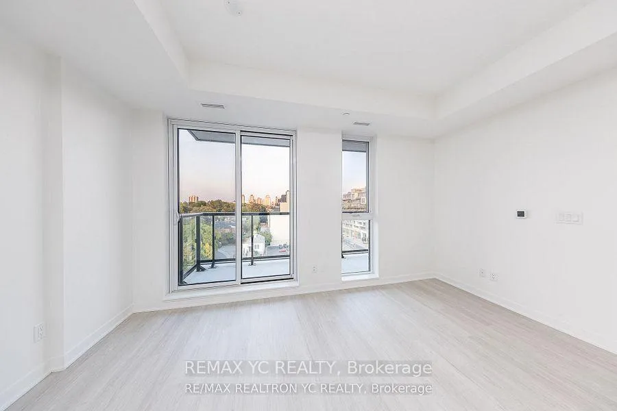 Photo 11 of Unit 805, 185 Alberta Avenue, Toronto, Oakwood Village — HOMEH