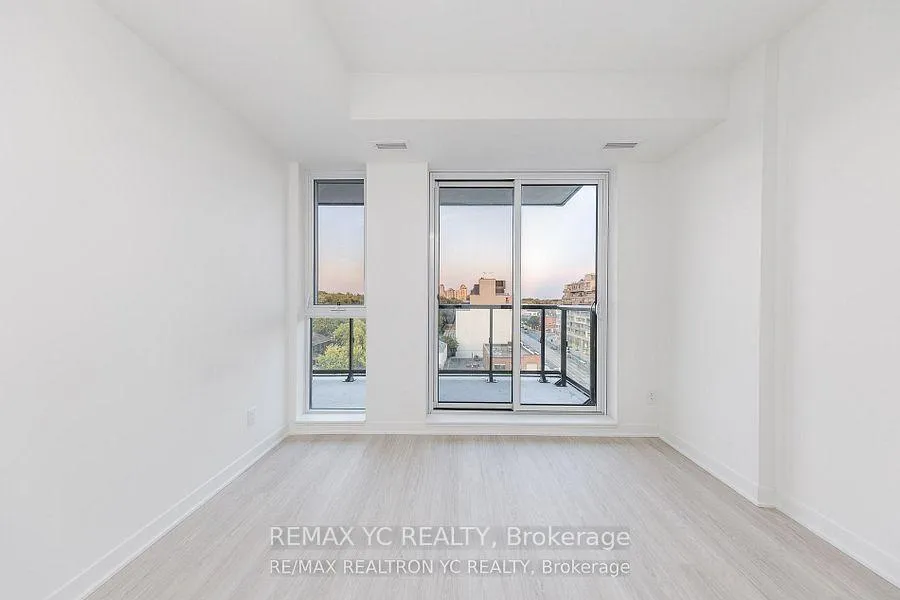 Photo 13 of Unit 805, 185 Alberta Avenue, Toronto, Oakwood Village — HOMEH
