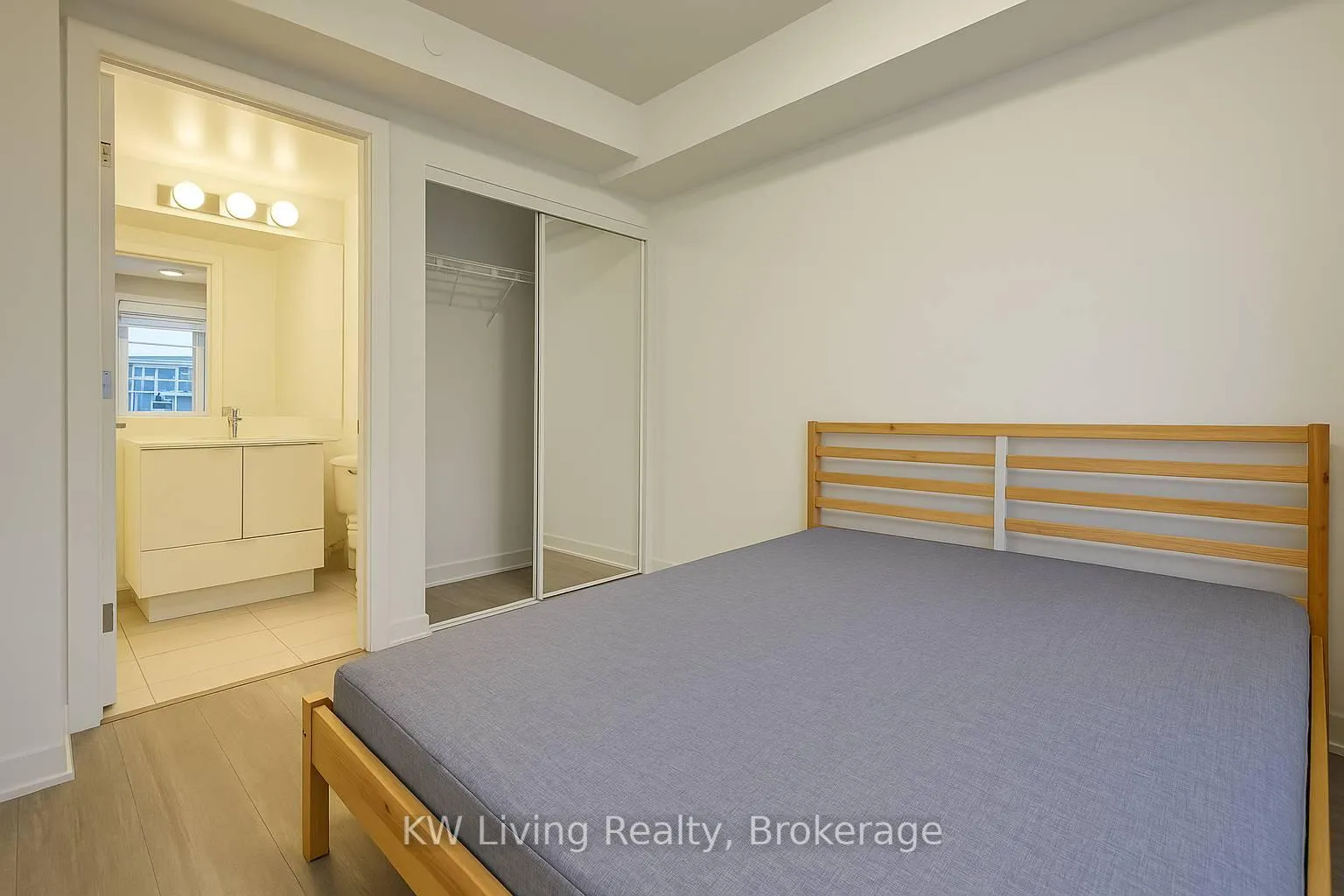 Photo 3 of Unit 2010, 70 Princess Street, Toronto, Waterfront Communities — HOMEH