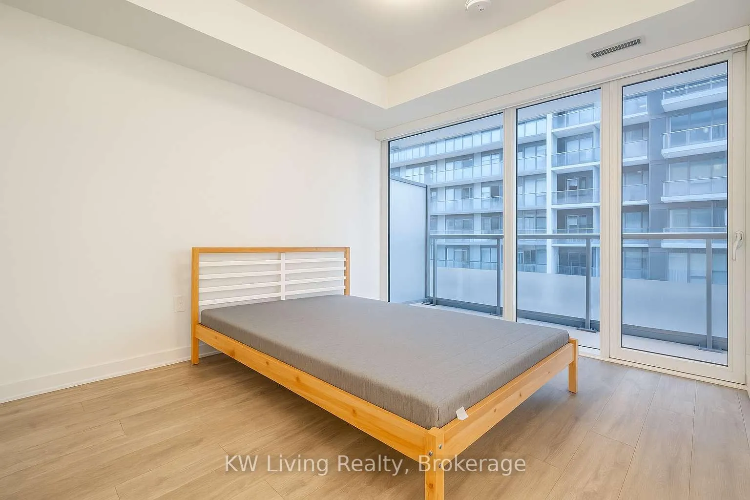 Photo 4 of Unit 2010, 70 Princess Street, Toronto, Waterfront Communities — HOMEH