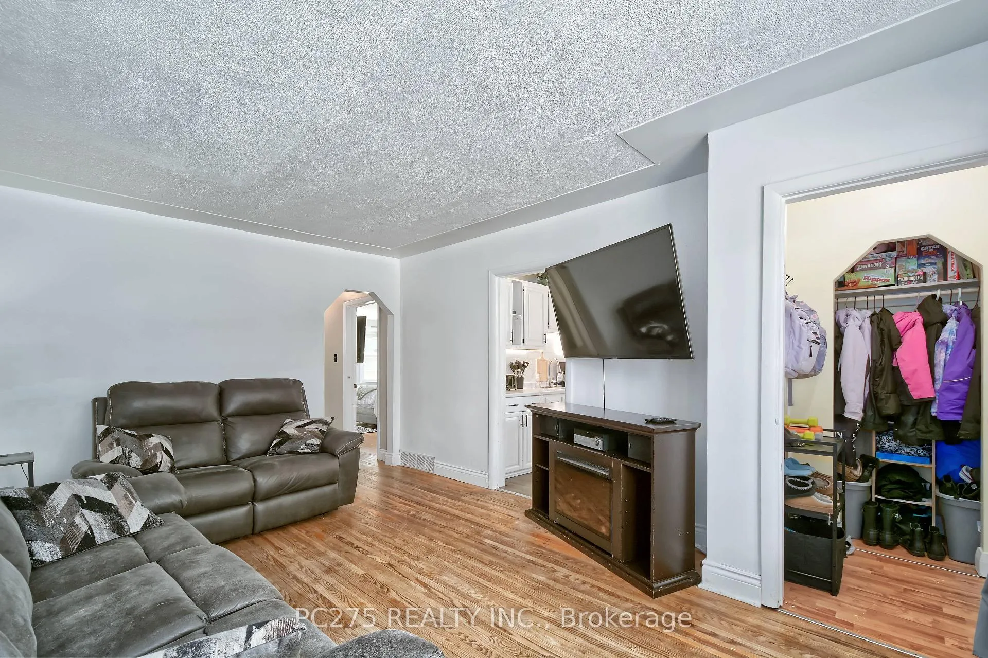 Photo 5 of 204 Taylor Street, London, East C — HOMEH