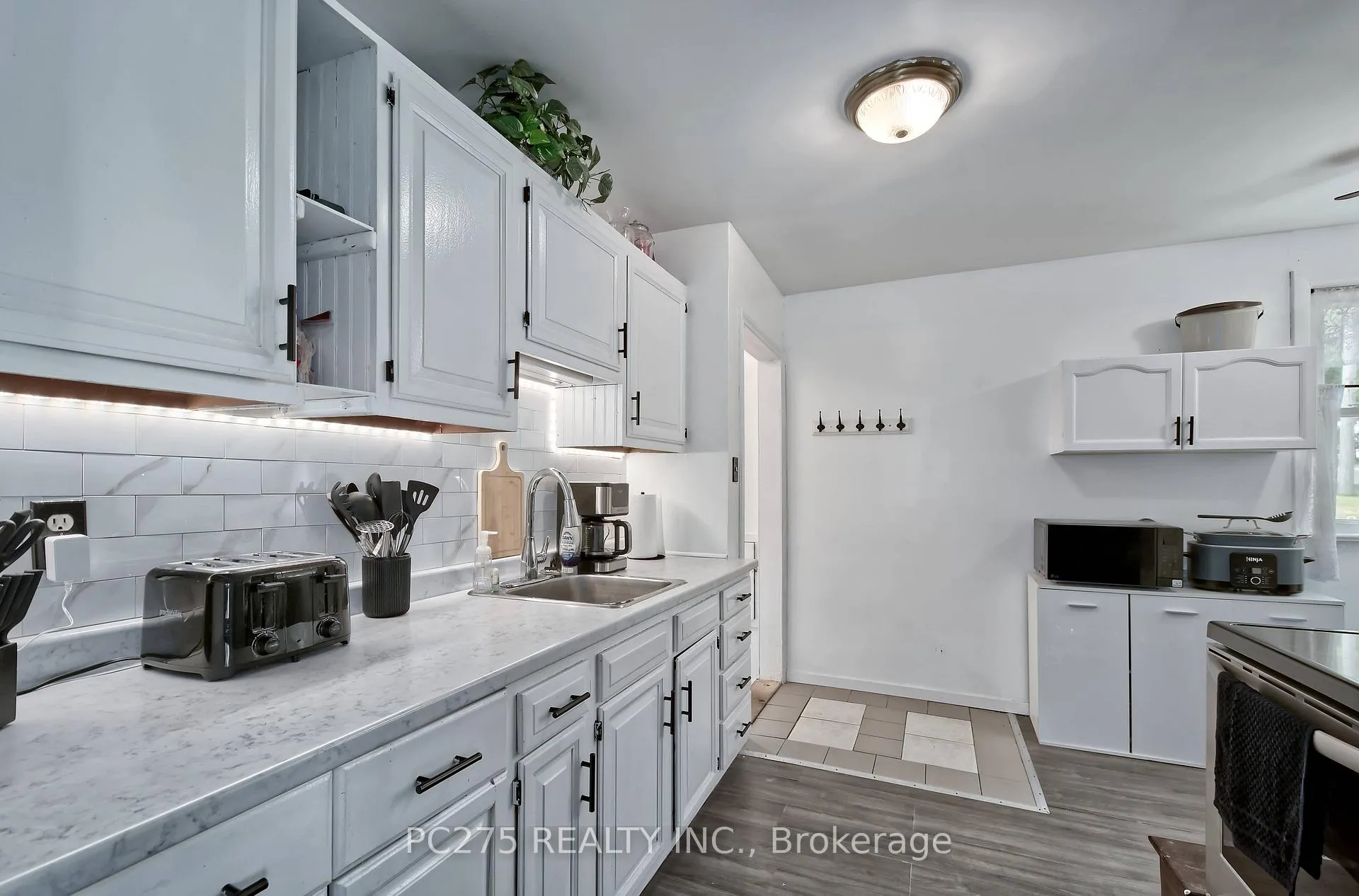 Photo 7 of 204 Taylor Street, London, East C — HOMEH