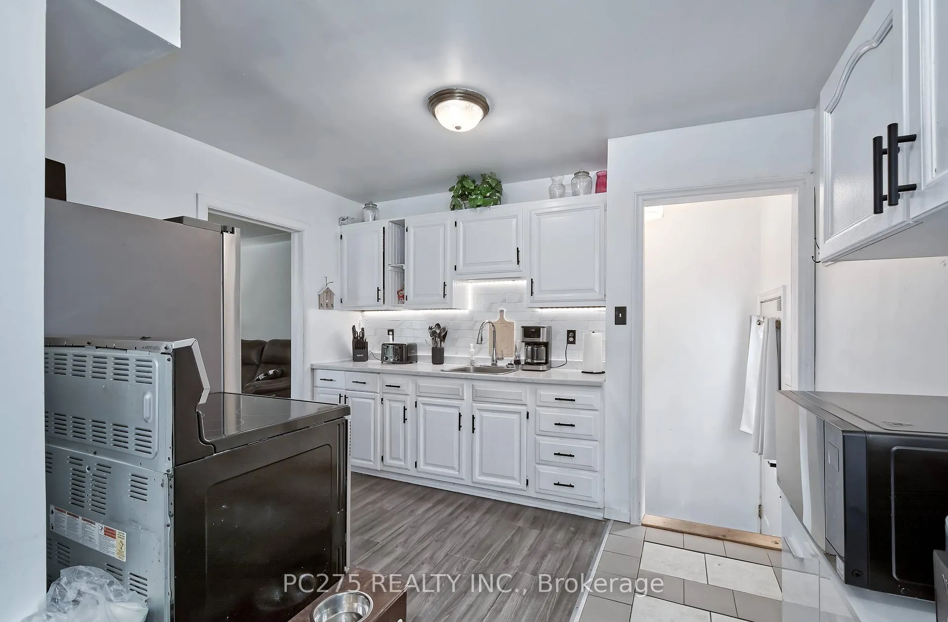 Photo 9 of 204 Taylor Street, London, East C — HOMEH