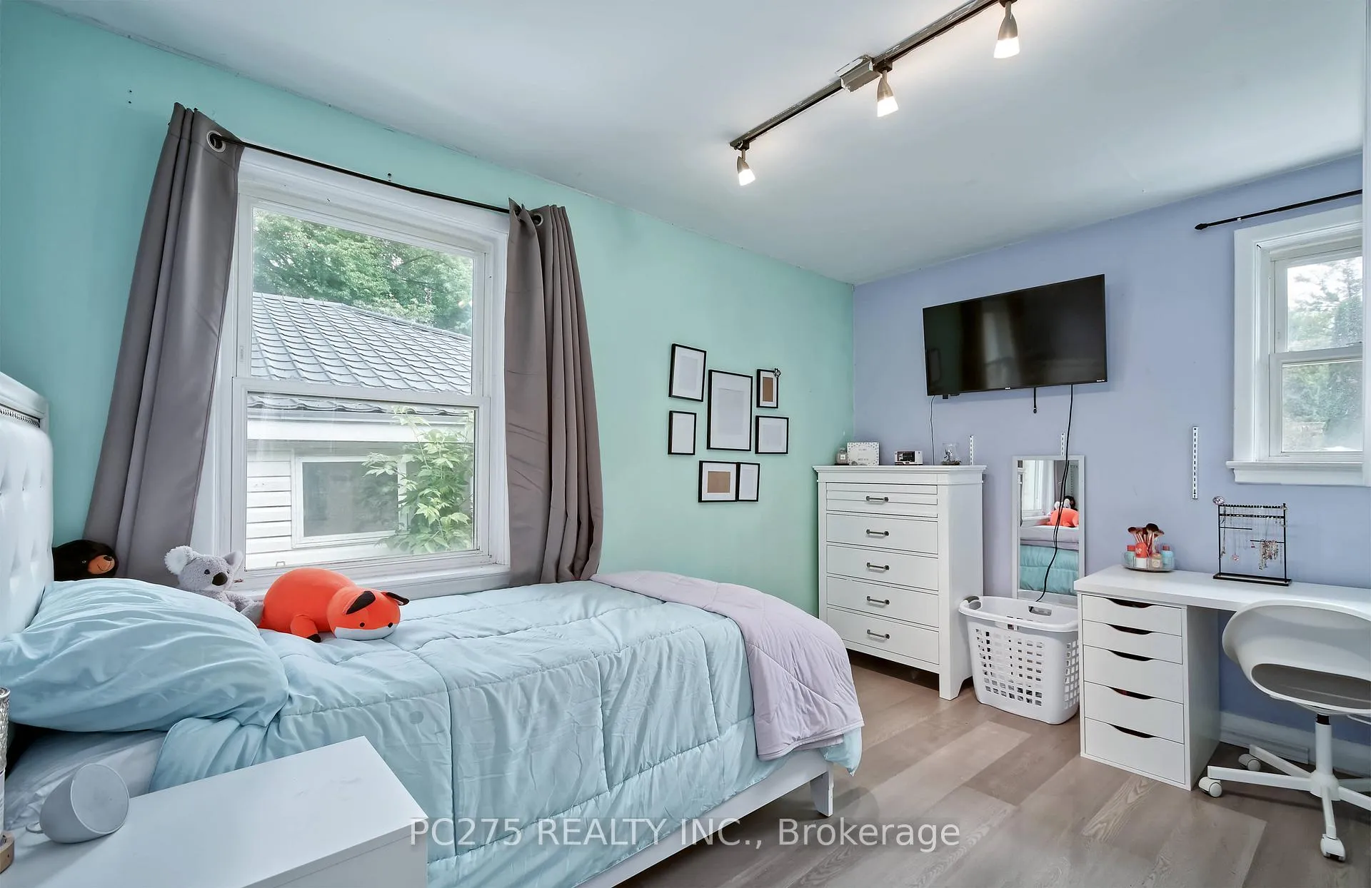 Photo 13 of 204 Taylor Street, London, East C — HOMEH