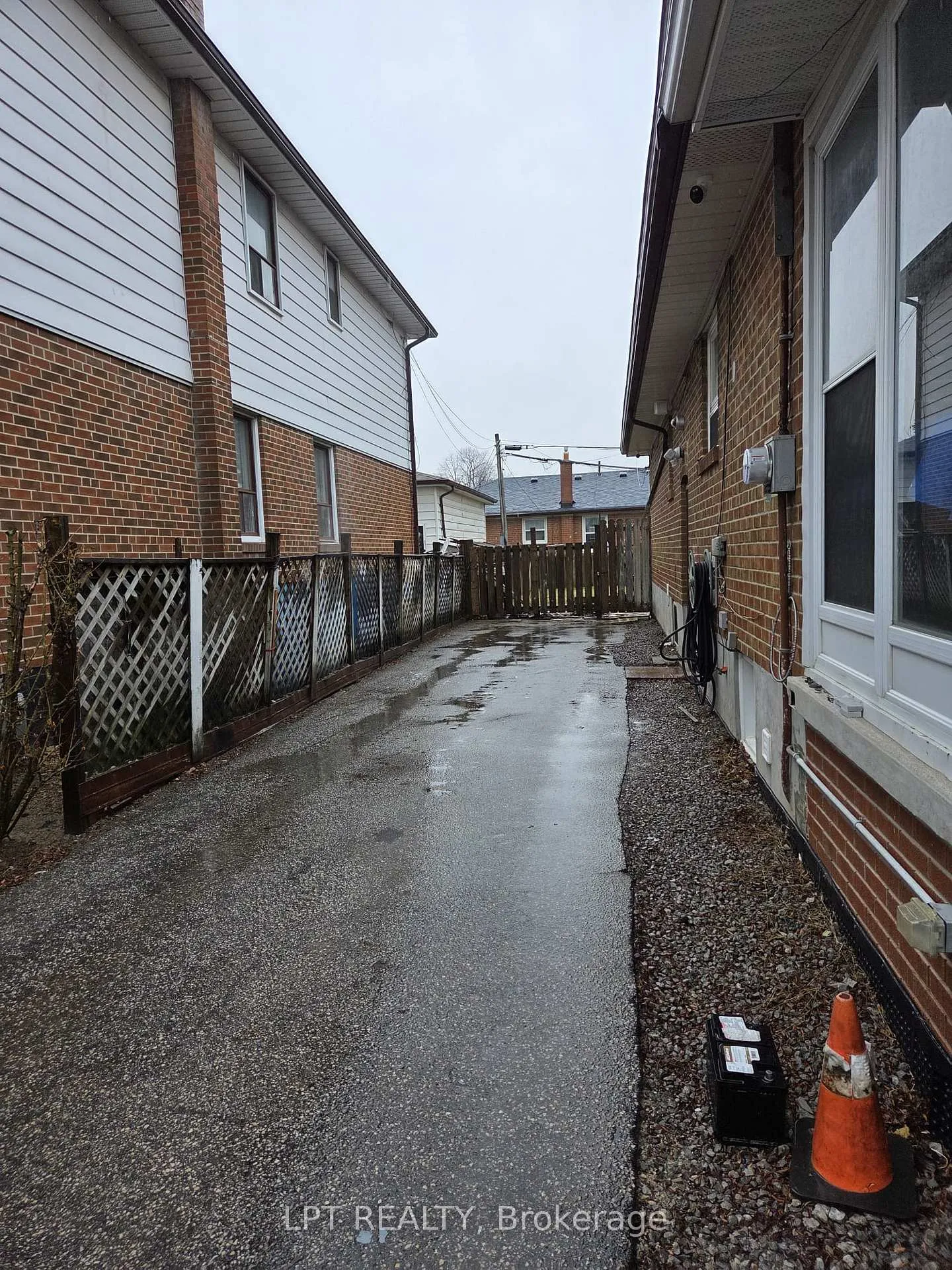 Photo 2 of Unit Upper Only, 478 Brimley Road, Scarborough, Kennedy Park — HOMEH