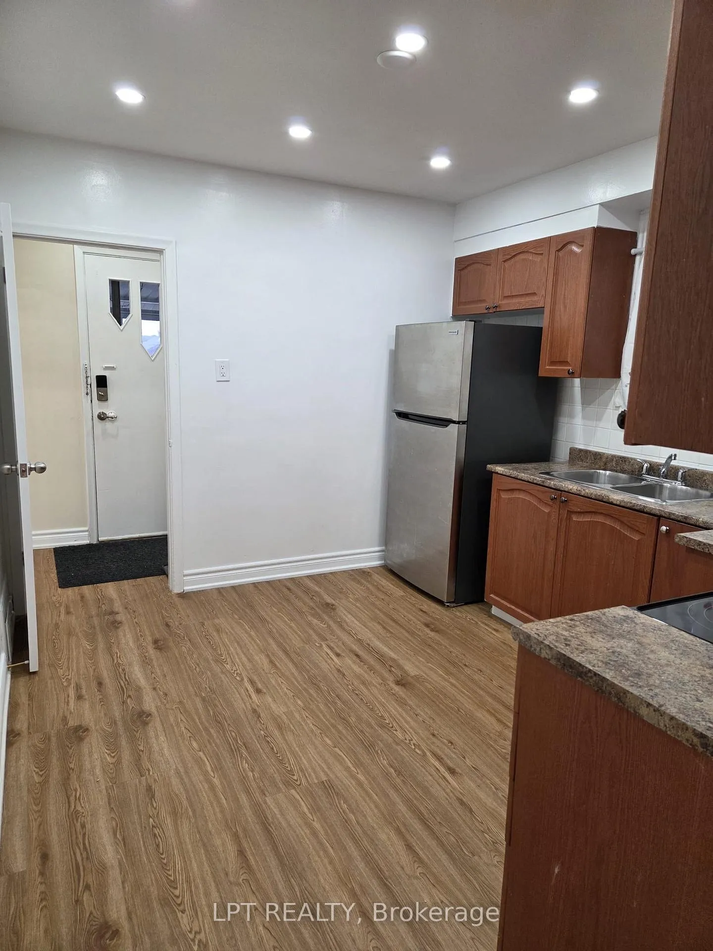 Photo 5 of Unit Upper Only, 478 Brimley Road, Scarborough, Kennedy Park — HOMEH