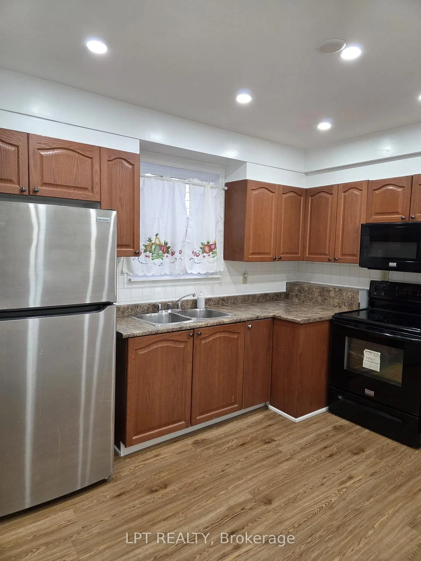 Photo 6 of Unit Upper Only, 478 Brimley Road, Scarborough, Kennedy Park — HOMEH