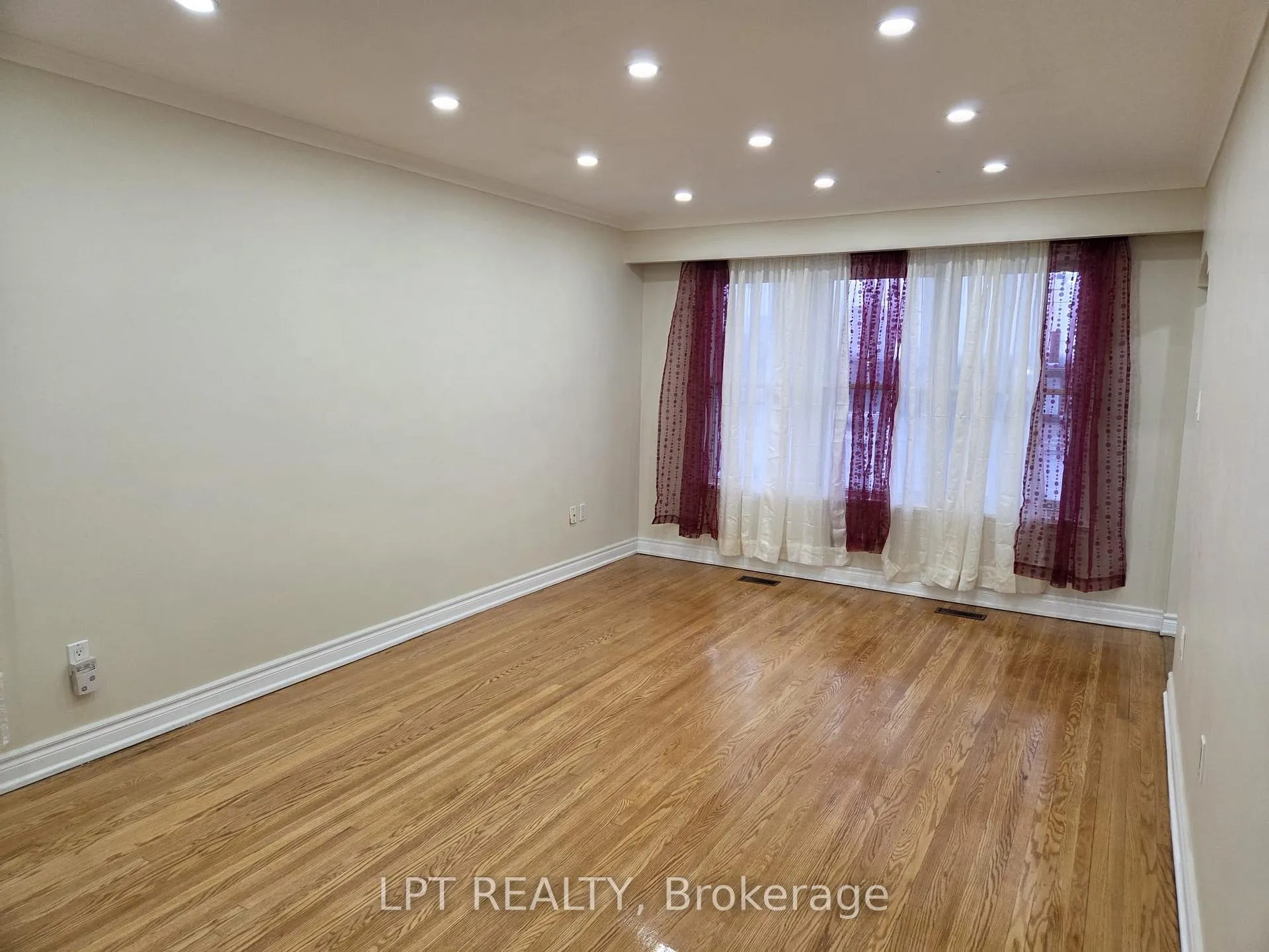 Photo 8 of Unit Upper Only, 478 Brimley Road, Scarborough, Kennedy Park — HOMEH