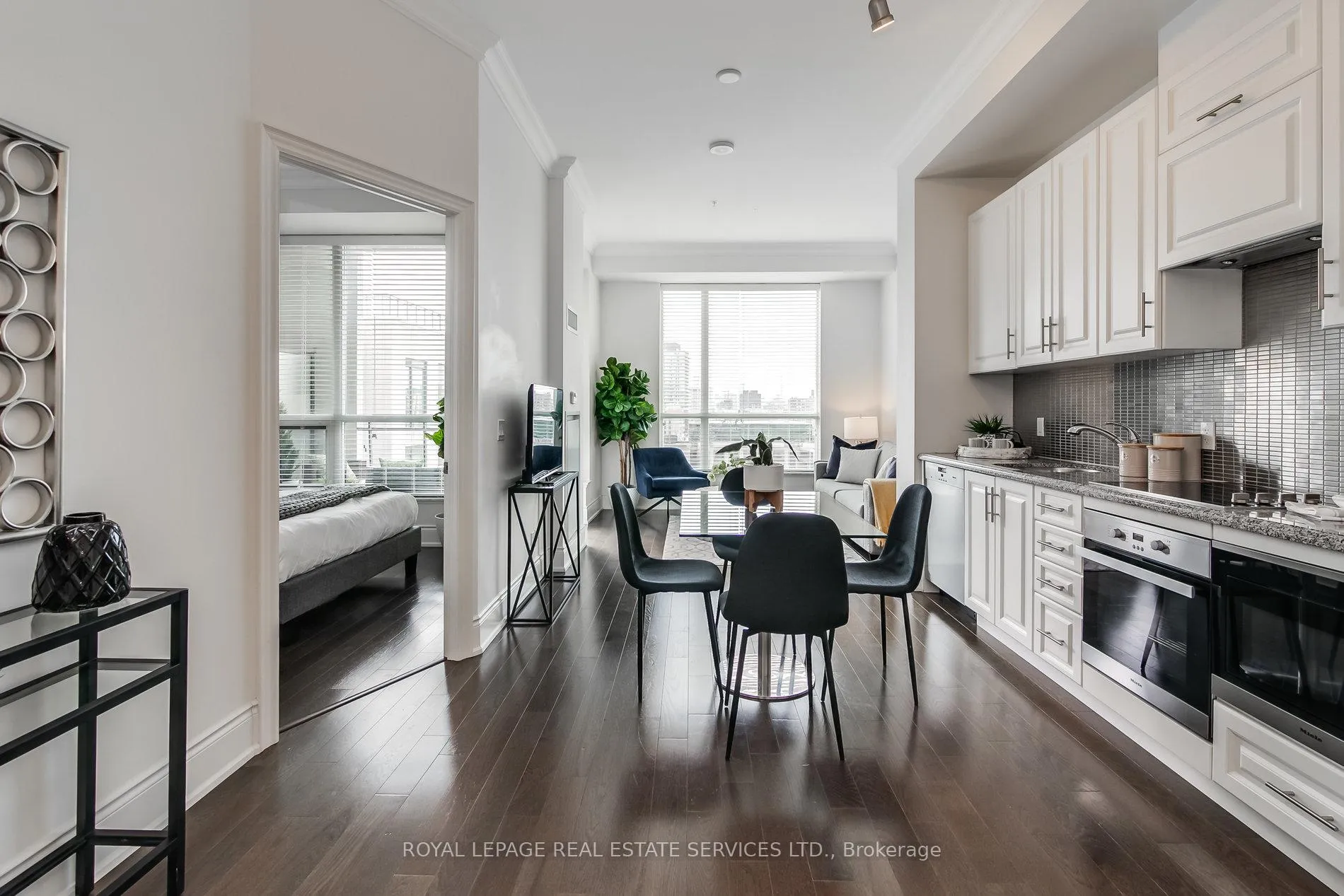 Photo 4 of Unit 1016, 23 Glebe Road W, Toronto, Yonge-Eglinton — HOMEH