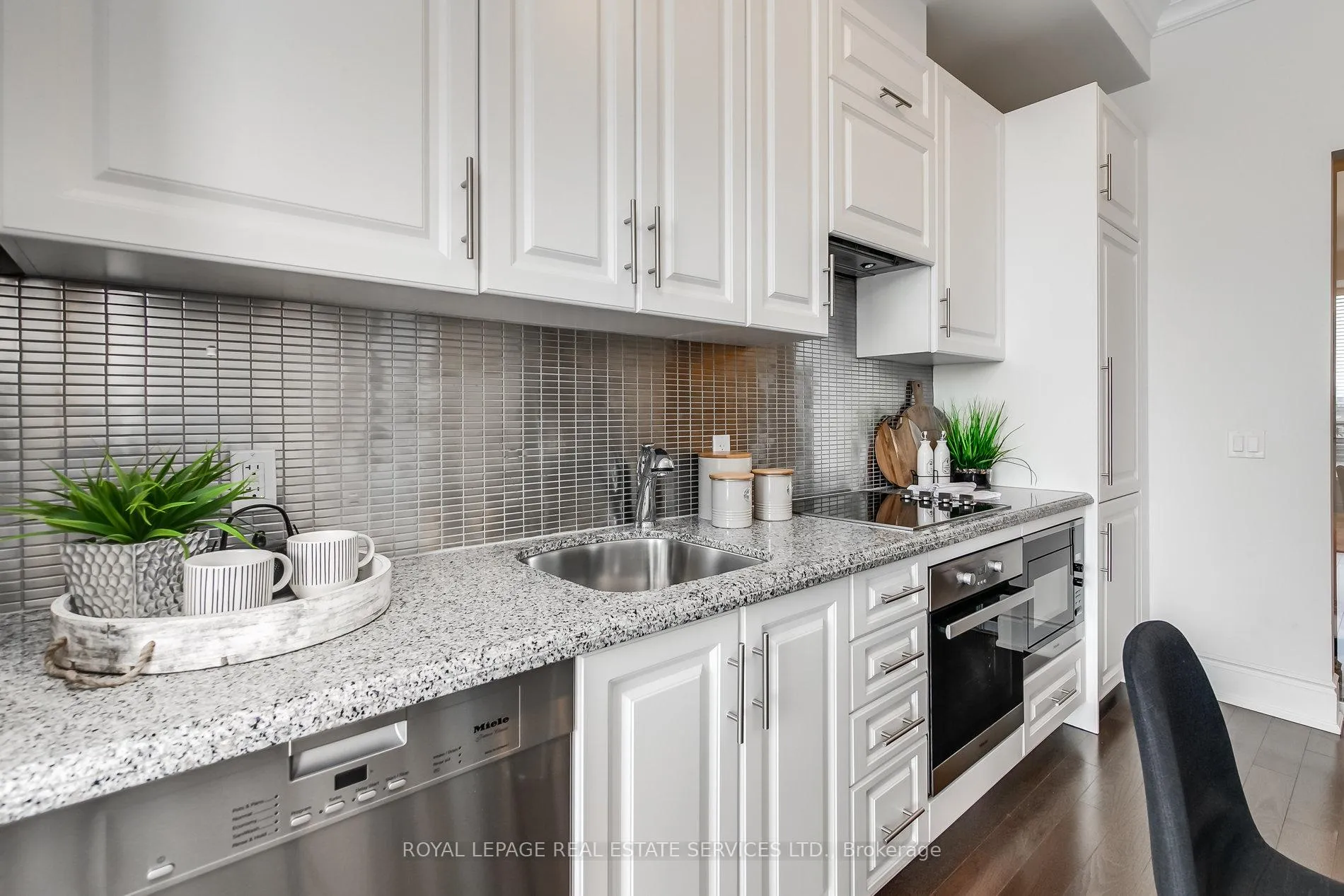 Photo 11 of Unit 1016, 23 Glebe Road W, Toronto, Yonge-Eglinton — HOMEH