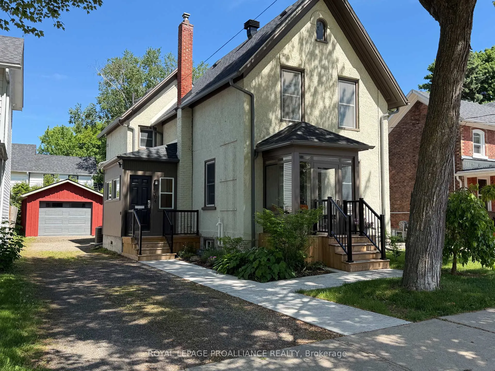 Front of 104 James Street W