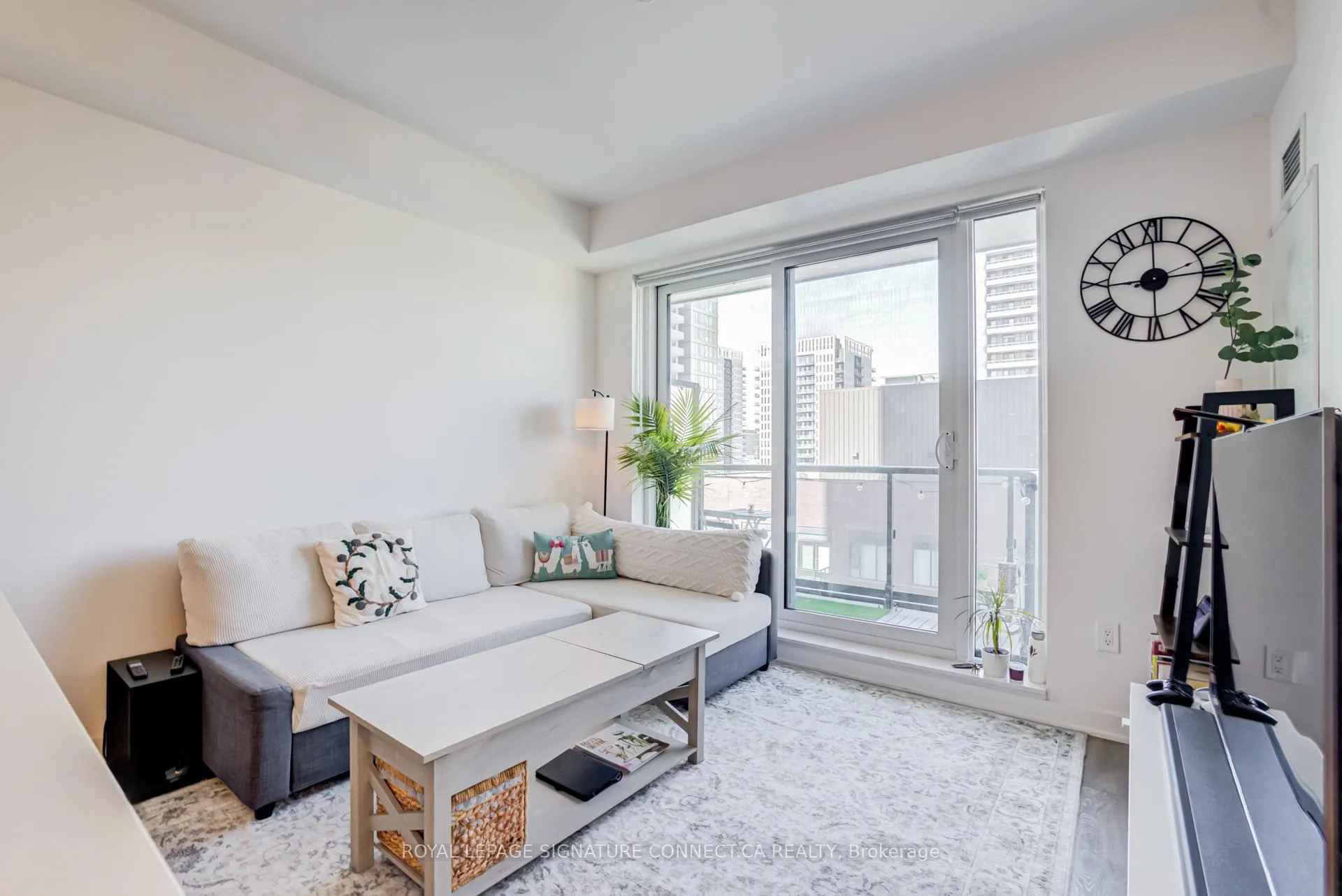 Photo 3 of Unit 1307, 130 River Street, Toronto, Regent Park — HOMEH