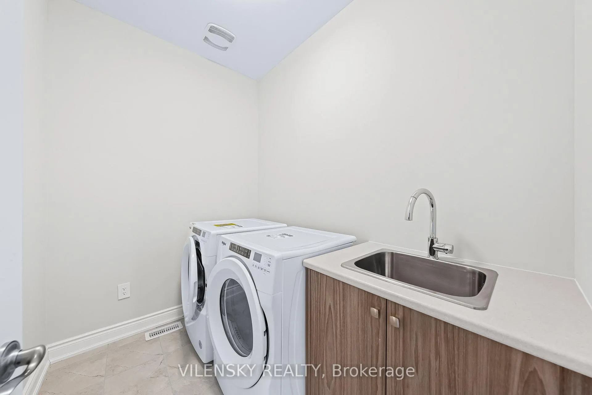 Photo 27 of 39 Periwinkle Road, Springwater, Midhurst — HOMEH