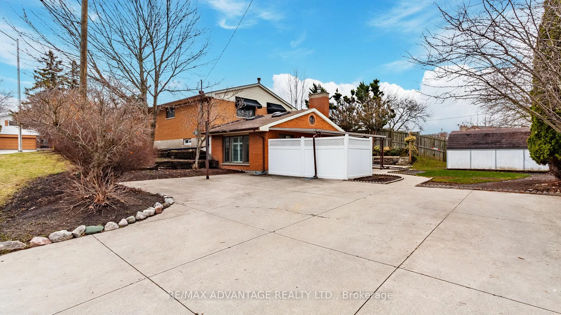 Photo 4 of 190 Fairview Avenue, St. Thomas — HOMEH