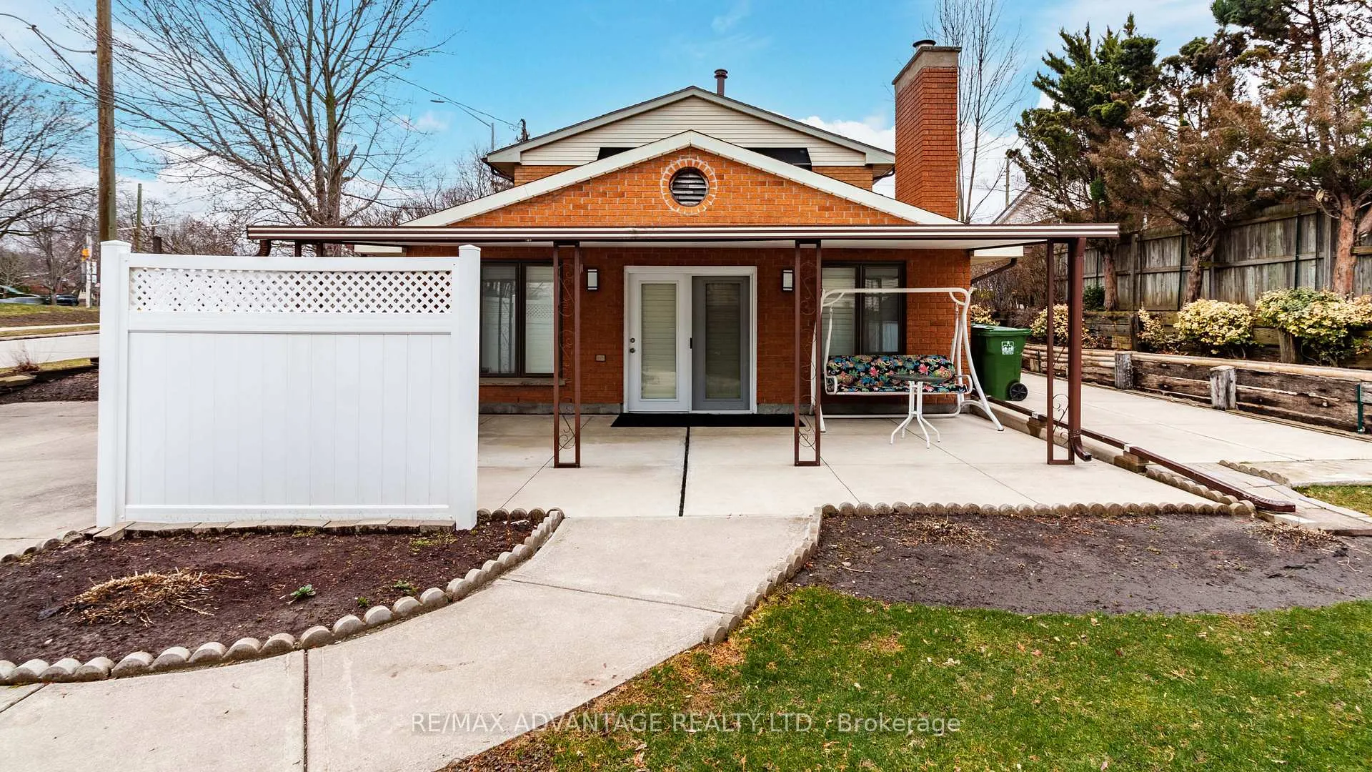 Photo 5 of 190 Fairview Avenue, St. Thomas — HOMEH