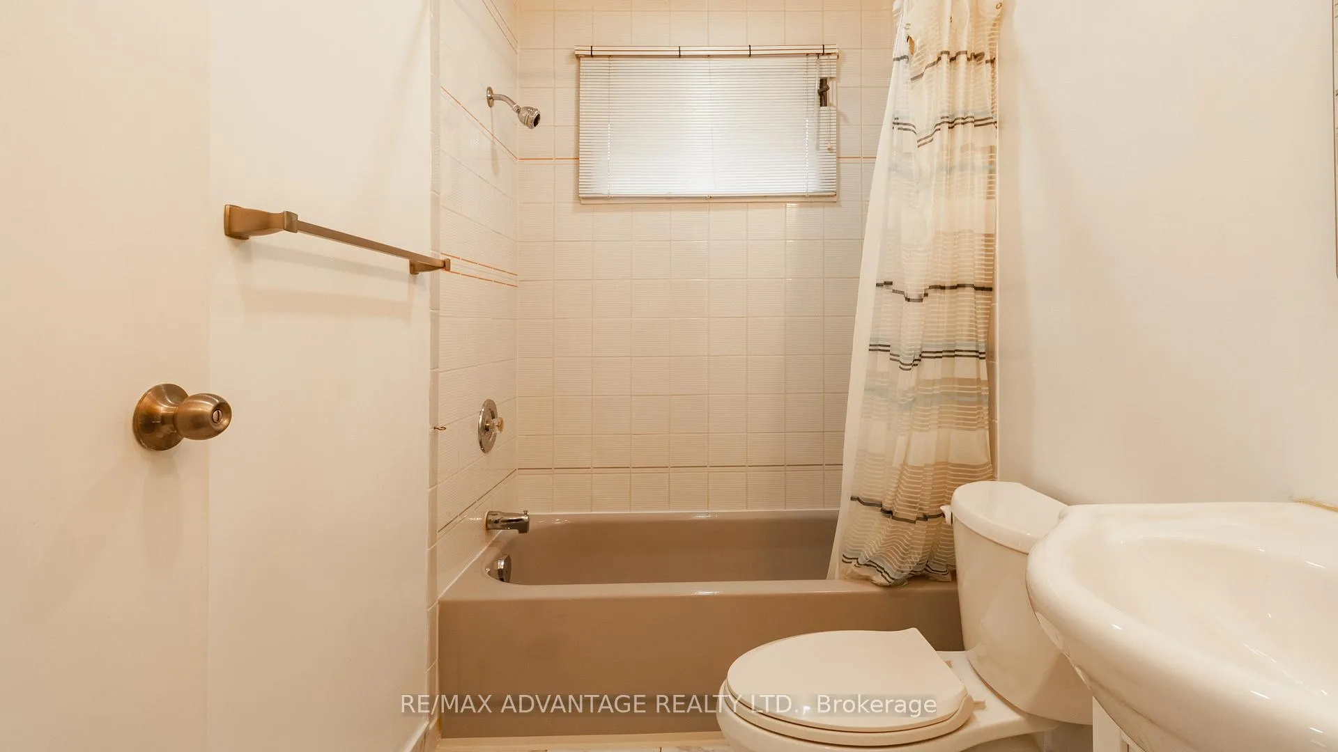 Photo 12 of 190 Fairview Avenue, St. Thomas — HOMEH