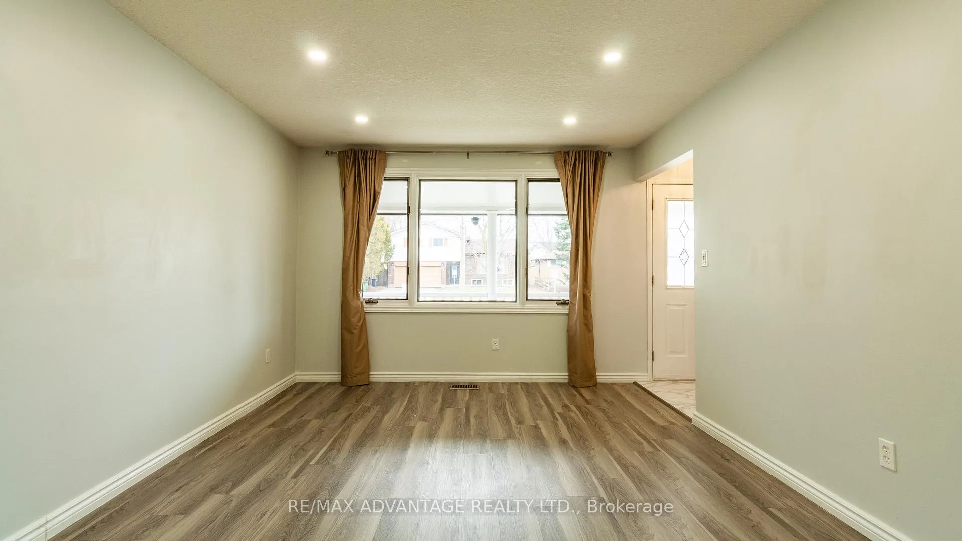 Photo 16 of 190 Fairview Avenue, St. Thomas — HOMEH