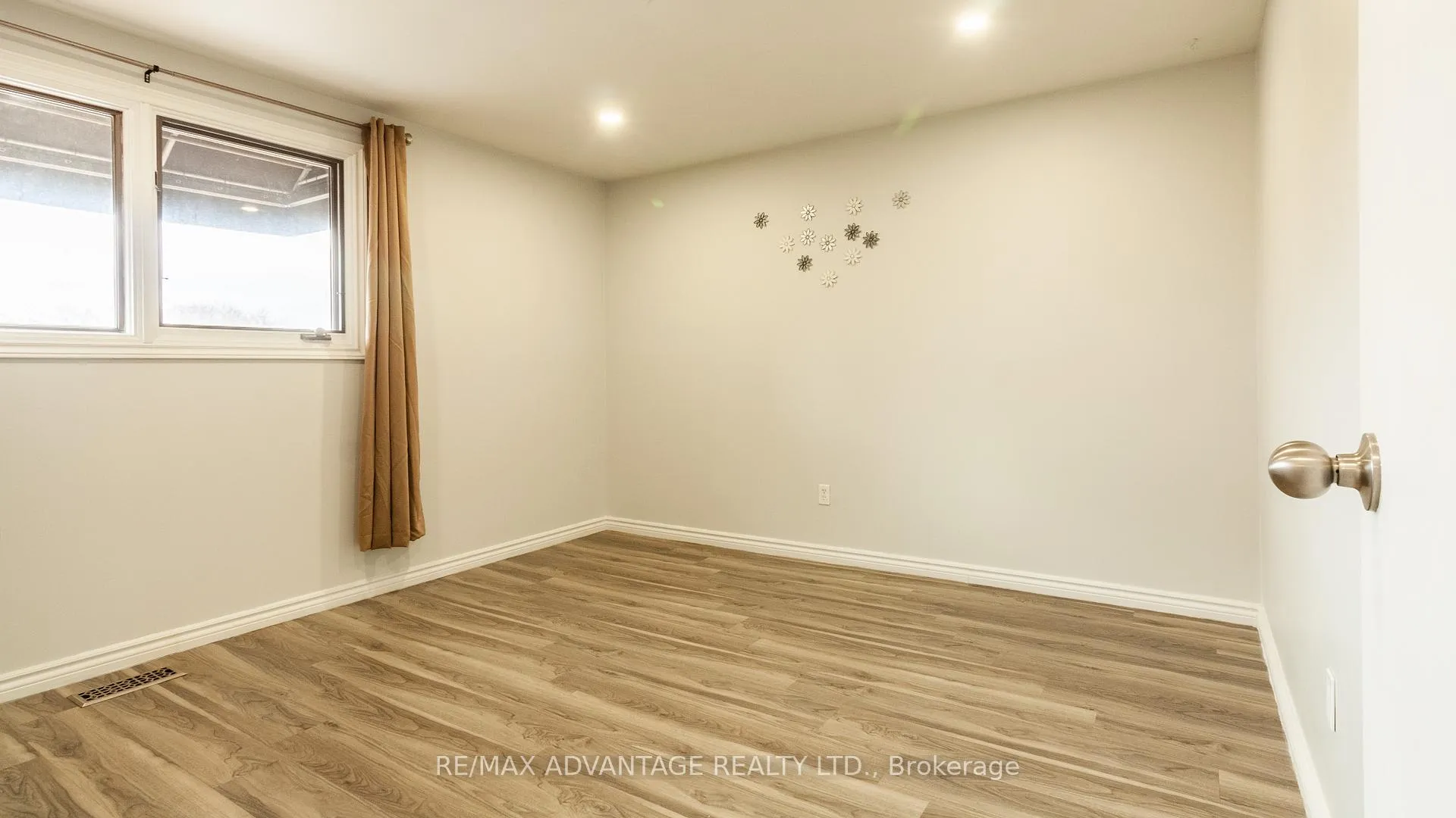 Photo 17 of 190 Fairview Avenue, St. Thomas — HOMEH